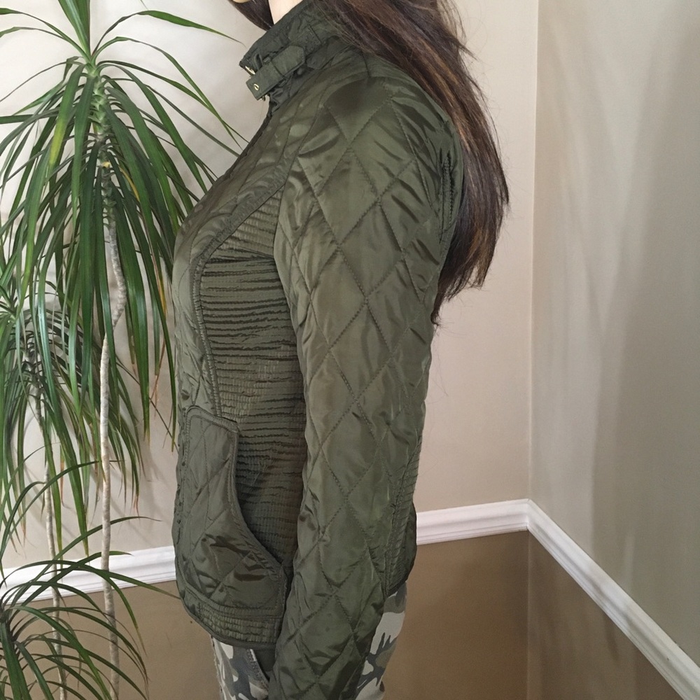 LIGHTWEIGHT BANANA REPUBLIC QUILTED JACKET - Picture 8 of 9